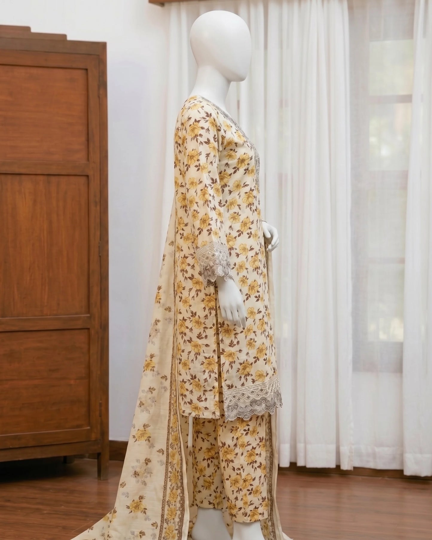 Elegant Floral Print Stitched 3-Piece Suit with Lace Details
