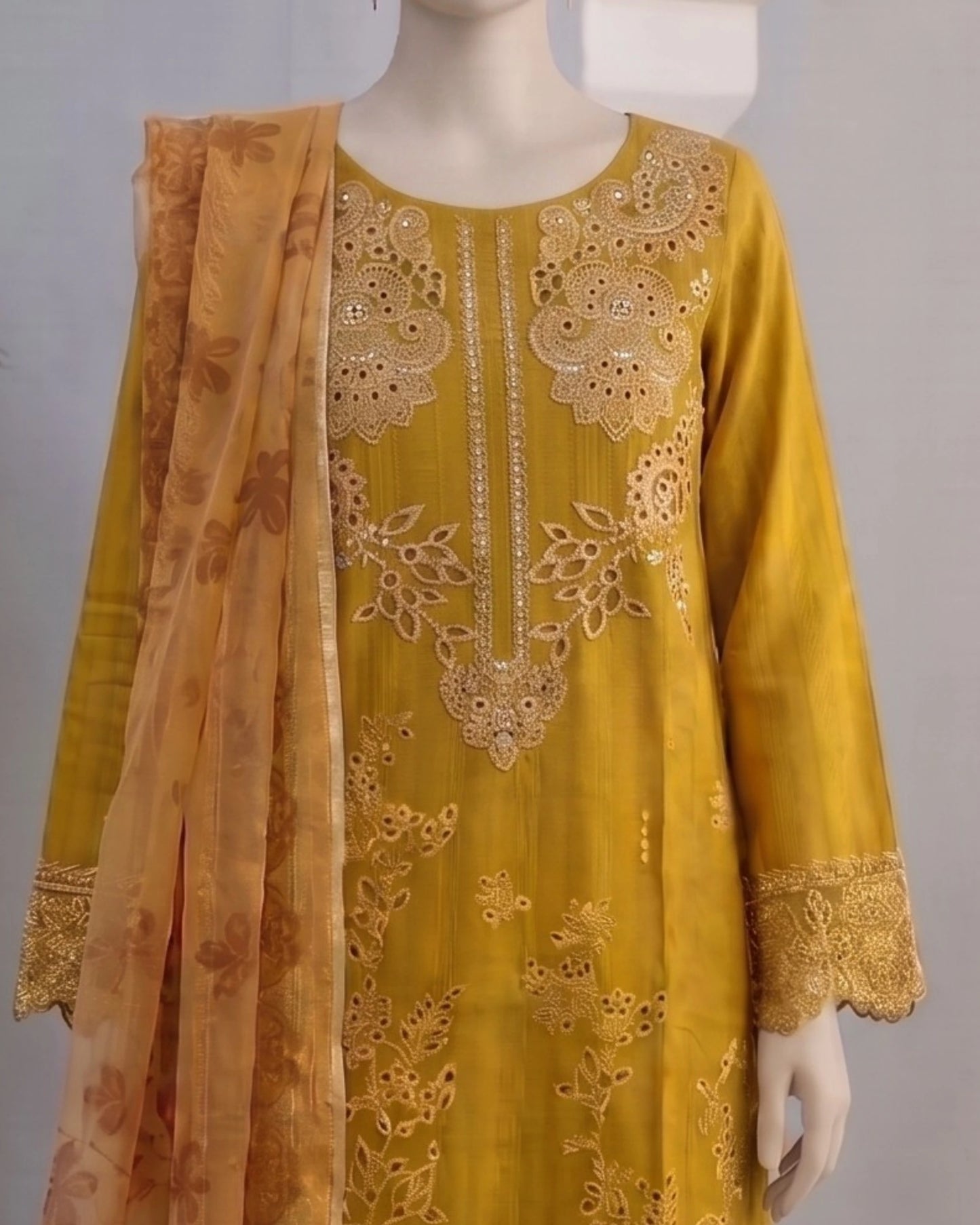 Elegant Mustard Yellow 3-Piece Suit